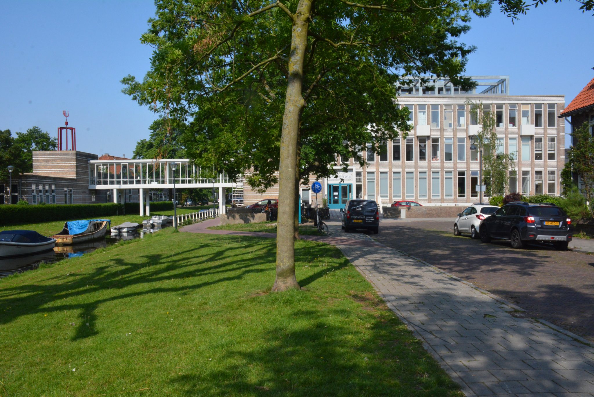 Mons Aurea was een huishoudschool gebouwd in 1960. Een prachtig jong Rijksmonument, getransformeerd naar appartementen in 2018